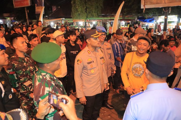 Kapolres Lampura Pantau Pengamanan Malam Tahun Baru 2024