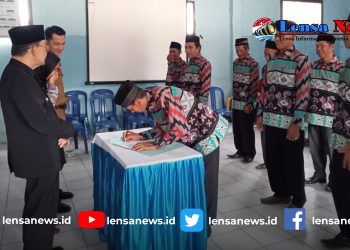 Kades Way Layap Lantik Tiga Belas Ketua RT Terpilih