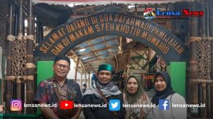 Wisata Spiritual, Keluarga Besar Depot Jamu Samaniyah Ziarah di Pamijahan 