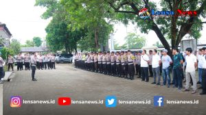 Kapolres Lamtim Pimpin Pengamanan Kampanye Cawapres di Sekampung 