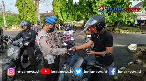 Cegah Pelanggaran Penggunaan Knalpol Brong Oleh Personel, Propam Polres Lampung Utara Gelar Razia