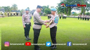 Moment Hari Kesadaran Nasional, Polres Lamtim Berikan Penghargaan pada Porsonil Berprestasi