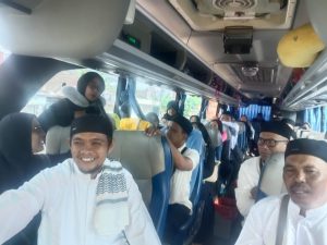 Hanya Karena Alloh, Keluarga Besar Depot Jamu Samaniyah Ziarah ke Makam Walisongo