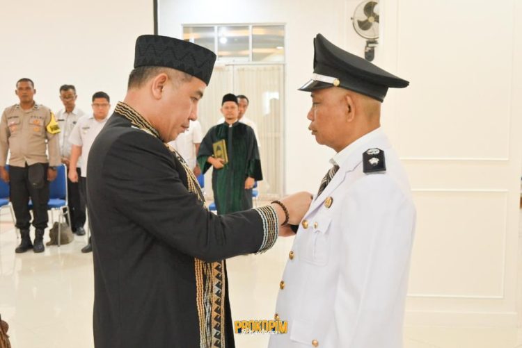 Bupati Dendi Lantik Pj Kepala Desa Dantar