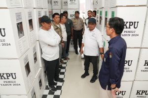 PJ Gubernur Sulsel di Kabupaten Jeneponto Pantau Logistik Pemilu Hingga Tanam Bibit Sukun