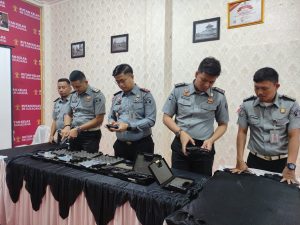 Karutan Beserta Ka.KPR Lakukan Pengecekan Senjata Api Pastikan Berfungsi dengan Baik