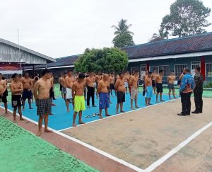 Kasub Yantah bersama Warga Binaan Laksanakan Olahraga Pagi