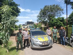 Pastikan Aman, Sinergi TNI Polri Kawal Pergeseran Logistik Pemilu dari PPK ke Gudang KPU