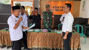 Sinergi dengan Pemerintah Desa, Babinsa Hadiri Pelantikan Kadus Desa Mekar Mukti