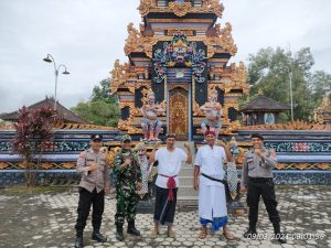 Pastikan Kondusif, Babinsa Bersama Bhabinkamtibmas Monitoring Ibadah Kuningan