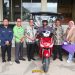 Sekda Wildan Salurkan Bantuan Kendaraan Roda Tiga dari Kemensos RI