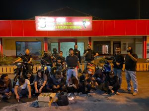Patroli Preventif Strike, Tim CRT Polres Metro Amankan Puluhan Orang dan Miras