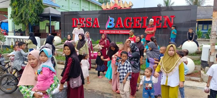 Ramadhan Penuh Berkah, Pemdes Bagelen Bagikan Ratusan Takjil