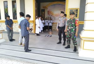 Berikan Rasa Aman dan Nyaman, Babinsa Kodim 0429/Lamtim Kawal Perayaan Paskah