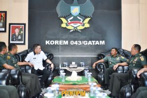 Bupati Dendi Kunjungi Makorem 043/Gatam