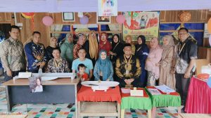 Nakes Puskesmas Binamu Kota Bersama PKK Balang Peringati Hari Kartini Kenakan Kebaya Layani Balita