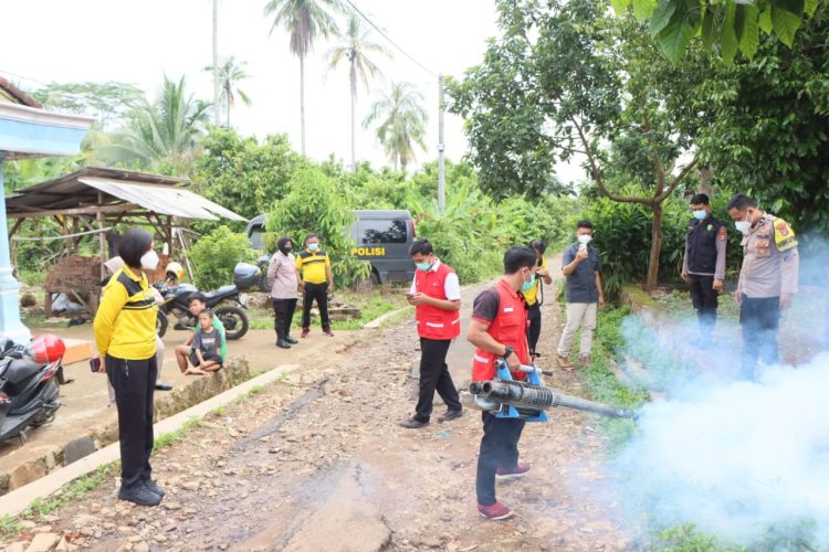 Polisi di Pesawaran Lakukan Fogging Cegah Penularan DBD