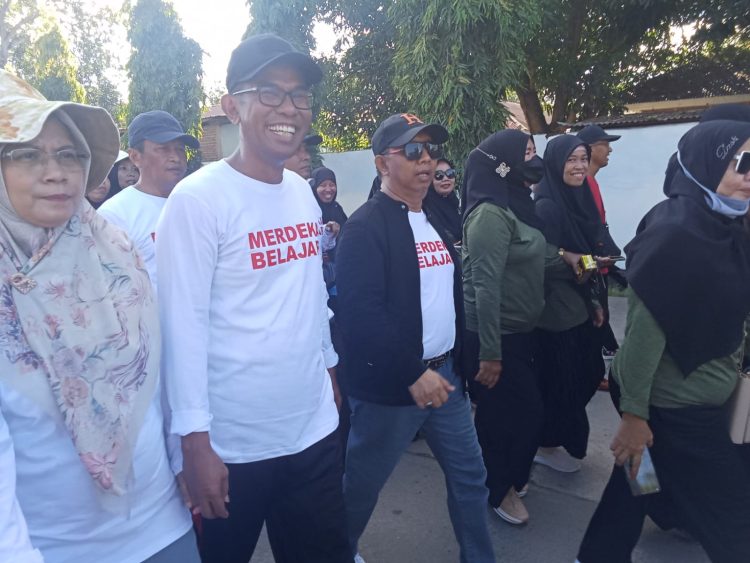 Pj Bupati Takalar Ikuti Gerak Jalan Santai Menyambut Hari Pendidikan Nasional Tahun 2024