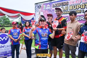 Bupati Dendi Apresiasi Pemenang Road Race Bupati Pesawaran Cup 2024