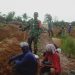 Babinsa 02/WB Lakukan Monitoring dan Pendampingan Pembangunan Drainase