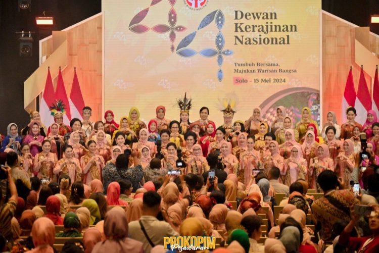 Nanda Hadiri HUT Dekranas di Solo