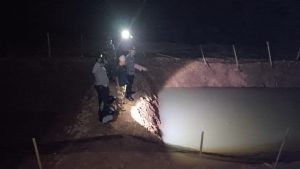 Polisi Evakuasi 3 Bocah Tenggelam di Kolam Ikan