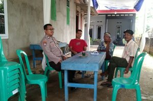 Bersama Masyarakat, Bhabinkamtibmas Polres Metro Diskusi Tentang Kamtibmas