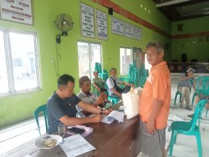 Ratusan Warga Bagelen Kembali Terima Bantuan Beras Bapanas