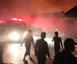 Lima Rumah Panggung di Tarowang Dilahap Sijago Merah