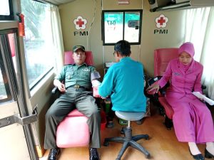Danramil 11/Sekampung Bersama Anggota dan Persit Donor Darah dalam Rangka HUT Bhayangkara ke – 78
