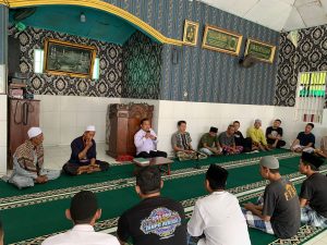 Plh  Karutan Sukadana bersama Warga Binaan Rutan Sukadana Mengikuti Kegiatan Pengajian Rutin