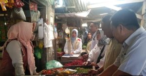 Sidak Pasar Hanura, Harga Bawang Turun, Harga Telur Naik