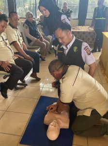 Biddokes Polda Latih Supir Pertolongan Gawat Darurat di Jalan