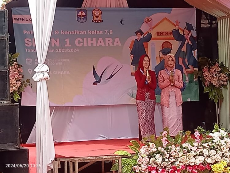 Pelepasan dan Kenaikan Kelas Siswa SMPN 1 Cihara Gembira Campur Haru