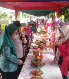 Dinas Koperasi dan UMKM Kota Metro Gelar Kegiatan Royokan Pelatihan Tapis Serta Lomba Masak