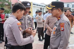 Marak Judi Online, Seluruh Personil Polres Jeneponto di Razia Handphone
