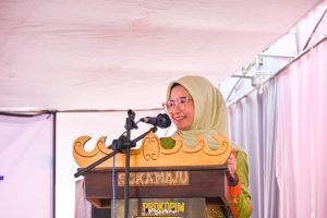 Ketua TP-PKK Pesawaran Beri Penilaian BBGRM di Desa Sukamaju