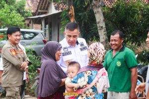 Bupati Pesawaran Tinjau Korban Angin Puting Beliung di Desa Purworejo