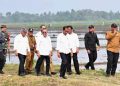 Kunjungan ke Sragi, Jokowi Beri Bantuan Pompa Air Sawah untuk Petani