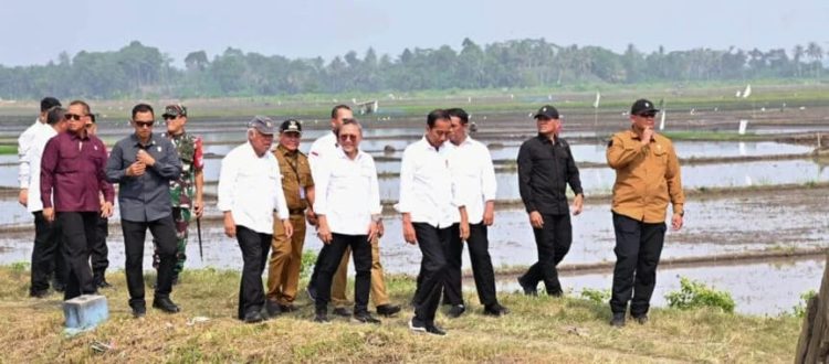 Kunjungan ke Sragi, Jokowi Beri Bantuan Pompa Air Sawah untuk Petani