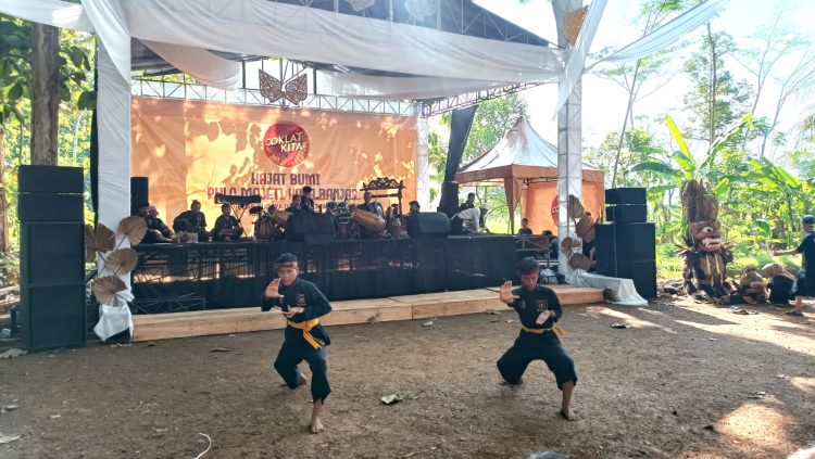 Hajat Bumi Pulo Majeti Meriahkan Kota Banjar dengan Kesenian Tradisional