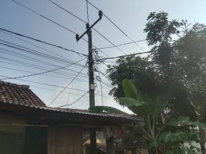 Semrawut Box ODP Rejegnet di Tiang Listrik PLN Bincarung Disinyalir Tak Miliki Izin