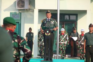 Bacakan Amanat Panglima TNI Pada Upacara Bendera Bulanan, Dandim : Keluarga Besar TNI Tidak Ada Lagi yang Terlibat Judol