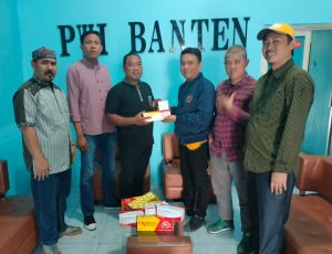 Tetap Sehat dan Bugar, PWI Banten Bagikan Vitamin dan Supleme