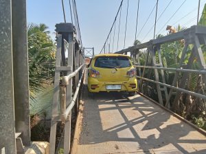 Jembatan Hampir Ambruk di Cipedang Dikeluhkan Warga