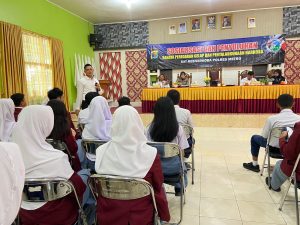 Sat Narkoba Polres Metro Sosialisasikan Bahaya Narkoba di SMA N 1 Kota Metro