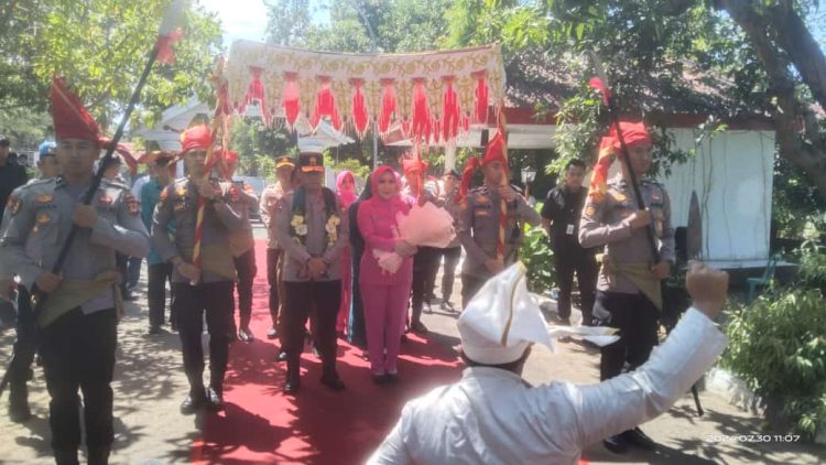 Tiba di Jeneponto, Kapolda Sulsel Bersama Rombongan Disambut Tarian Pa’ddupa