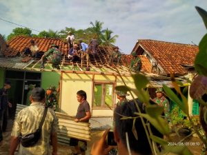 Sambut Hari Kemerdekaan RI ke-79 Kodam III /Siliwangi Gelar Bedah Rumah Veteran Tidak Layak Huni