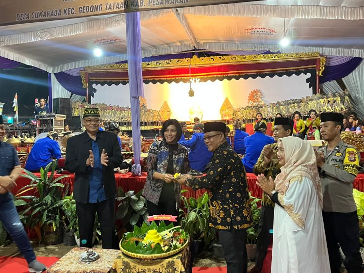 Desa Sukaraja Gelar Wayang Kulit Semalam Tuntas