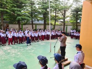 Police Goes To School, Polsek Metro Pusat Kenalkan Bahaya Bullying dan Game Online kepada Pelajar